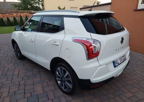 SsangYong Tivoli cena 40900 przebieg: 123427, rok produkcji 2016 z Gniewkowo małe 191